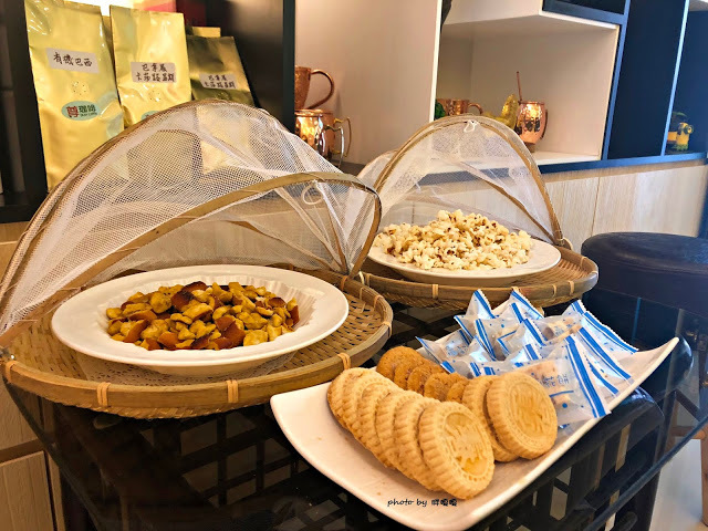 【台中 大里】尊珈啡enjoy coffee🎵🎶🎵以客為尊，以「尊」為家，讓人超放鬆的居家咖啡小店，老闆是香港人，超厚西多士根本無敵，自家調製義式肉醬外面真的吃不到，每天還有不同的手做甜點，驚喜不斷，