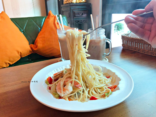 【台中 大里】尊珈啡enjoy coffee🎵🎶🎵二訪美味更升級，每天都有新甜點，菜單不定期更換，每一道餐點都非常好吃，不論內用、外帶都可以，近十九甲健康公園及Dali Art藝術廣場~