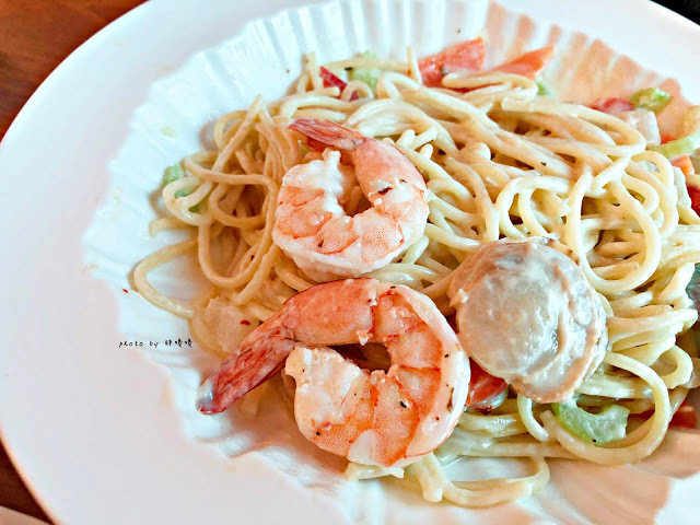 【台中 大里】尊珈啡enjoy coffee🎵🎶🎵二訪美味更升級，每天都有新甜點，菜單不定期更換，每一道餐點都非常好吃，不論內用、外帶都可以，近十九甲健康公園及Dali Art藝術廣場~