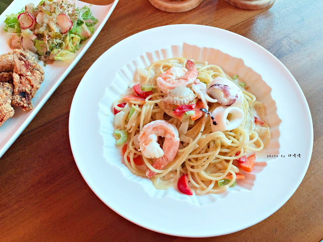 【台中 大里】尊珈啡enjoy coffee🎵🎶🎵二訪美味更升級，每天都有新甜點，菜單不定期更換，每一道餐點都非常好吃，不論內用、外帶都可以，近十九甲健康公園及Dali Art藝術廣場~