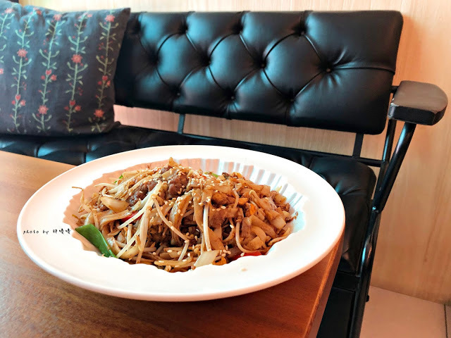 【台中 大里】尊珈啡enjoy coffee🎵🎶🎵二訪美味更升級，每天都有新甜點，菜單不定期更換，每一道餐點都非常好吃，不論內用、外帶都可以，近十九甲健康公園及Dali Art藝術廣場~