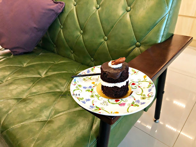 【台中 大里】尊珈啡enjoy coffee🎵🎶🎵二訪美味更升級，每天都有新甜點，菜單不定期更換，每一道餐點都非常好吃，不論內用、外帶都可以，近十九甲健康公園及Dali Art藝術廣場~