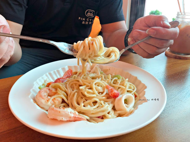 【台中 大里】尊珈啡enjoy coffee🎵🎶🎵二訪美味更升級，每天都有新甜點，菜單不定期更換，每一道餐點都非常好吃，不論內用、外帶都可以，近十九甲健康公園及Dali Art藝術廣場~