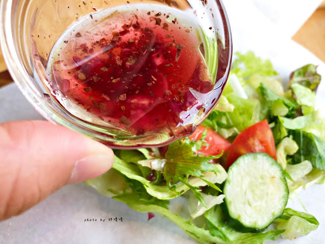 【台中 北屯】尼克咖啡-微笑大坑店😊空間寬敞，環境舒適，親子友善餐廳，用餐大雄陪伴還可以騎小馬，平價早午餐，免服務費，附近好停車~