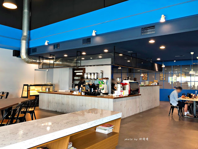 【台中 北屯】尼克咖啡-微笑大坑店😊空間寬敞，環境舒適，親子友善餐廳，用餐大雄陪伴還可以騎小馬，平價早午餐，免服務費，附近好停車~