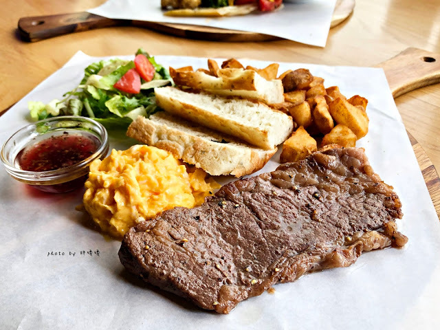 【台中 北屯】尼克咖啡-微笑大坑店😊空間寬敞，環境舒適，親子友善餐廳，用餐大雄陪伴還可以騎小馬，平價早午餐，免服務費，附近好停車~