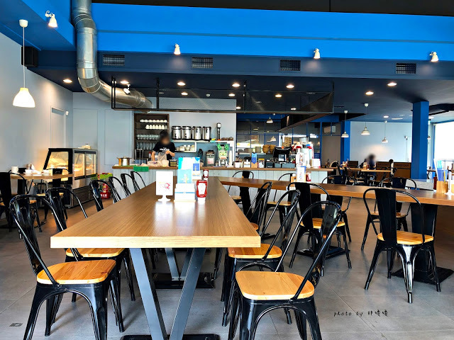 【台中 北屯】尼克咖啡-微笑大坑店😊空間寬敞，環境舒適，親子友善餐廳，用餐大雄陪伴還可以騎小馬，平價早午餐，免服務費，附近好停車~