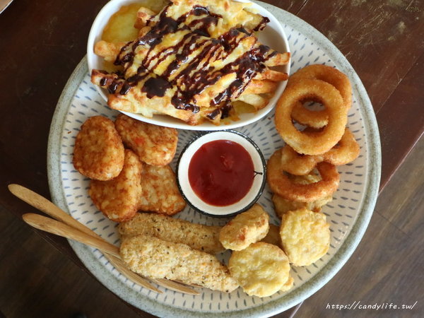 柒種日子:台中美食│柒種日子〃乾燥花咖啡廳,甜點款式超多,近台中花博后里區~