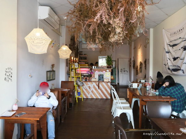 柒種日子:台中美食│柒種日子〃乾燥花咖啡廳,甜點款式超多,近台中花博后里區~