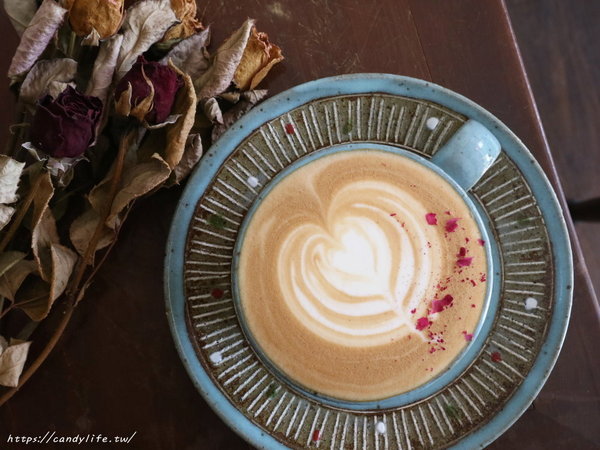 柒種日子:台中美食│柒種日子〃乾燥花咖啡廳,甜點款式超多,近台中花博后里區~