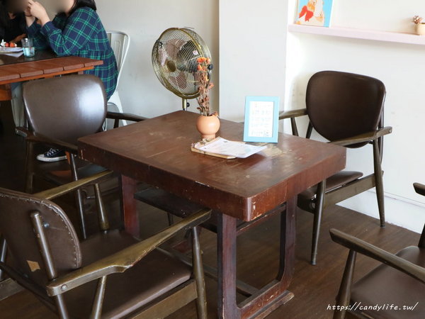 柒種日子:台中美食│柒種日子〃乾燥花咖啡廳,甜點款式超多,近台中花博后里區~