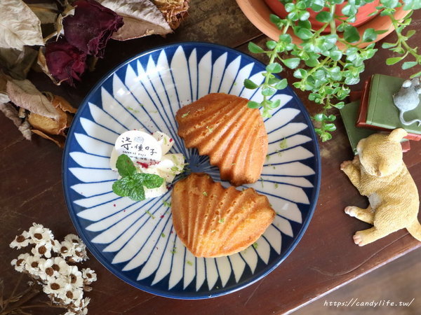 柒種日子:台中美食│柒種日子〃乾燥花咖啡廳,甜點款式超多,近台中花博后里區~