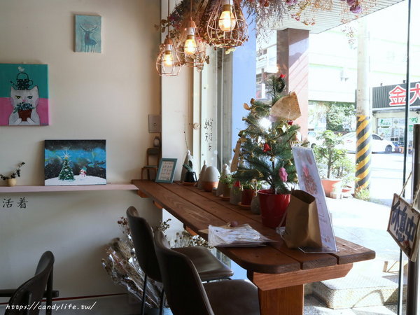 柒種日子:台中美食│柒種日子〃乾燥花咖啡廳,甜點款式超多,近台中花博后里區~