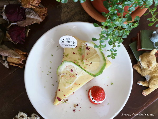 柒種日子:台中美食│柒種日子〃乾燥花咖啡廳,甜點款式超多,近台中花博后里區~