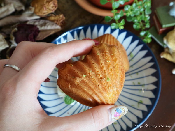 柒種日子:台中美食│柒種日子〃乾燥花咖啡廳,甜點款式超多,近台中花博后里區~