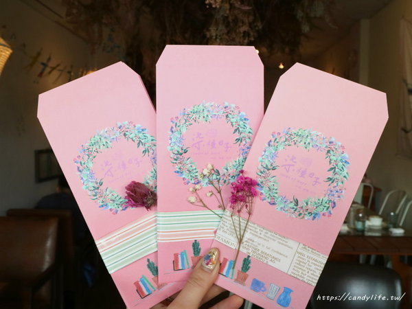 柒種日子:台中美食│柒種日子〃乾燥花咖啡廳,甜點款式超多,近台中花博后里區~