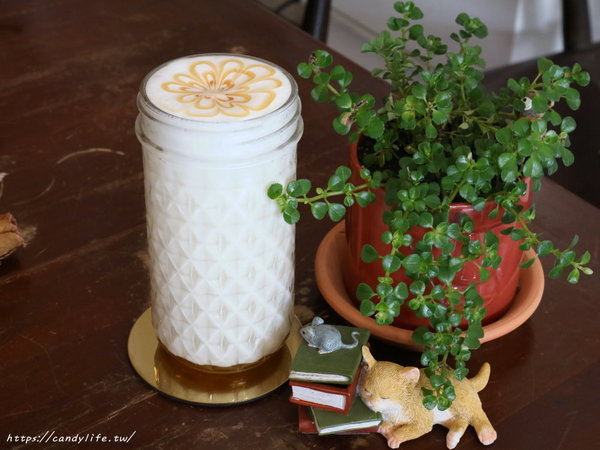 柒種日子:台中美食│柒種日子〃乾燥花咖啡廳,甜點款式超多,近台中花博后里區~