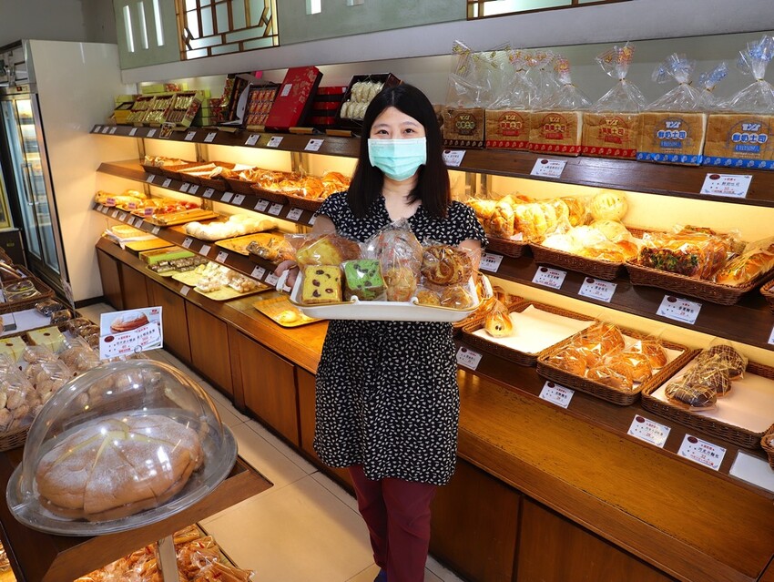 新營七十年老字號糕餅麵包舖.在地人從小吃到大