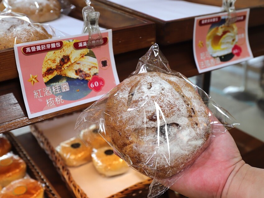 新營七十年老字號糕餅麵包舖.在地人從小吃到大
