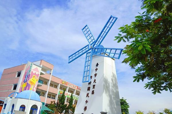 44416528_1955604564478869_6583755599966633984_n