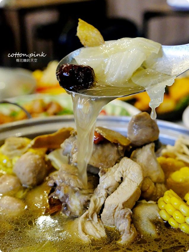 台中鵝肉推這家！台中宵夜酒拾食堂燒酒雞也好好吃，點餐滿千送活跳跳泰國蝦