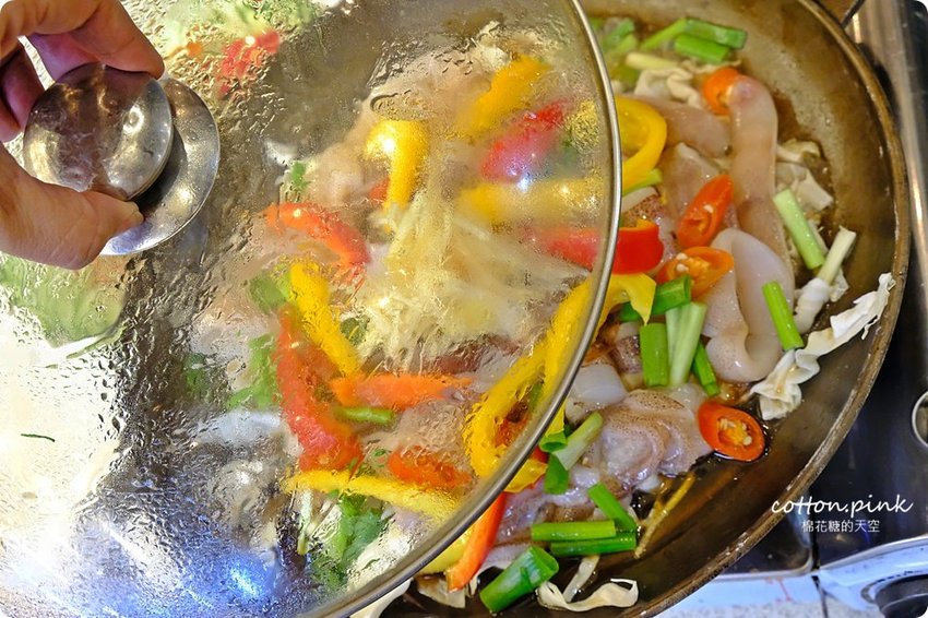 台中鵝肉推這家！台中宵夜酒拾食堂燒酒雞也好好吃，點餐滿千送活跳跳泰國蝦