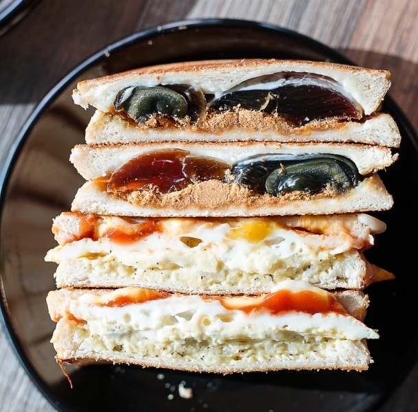 跳躍的宅男 - [花蓮美食]老司機創意三明治-吐司烤得好酥脆 皮蛋肉鬆&馬鈴薯沙拉就是我的愛 花蓮早午餐 花蓮後火車站美食推薦 #VLOG