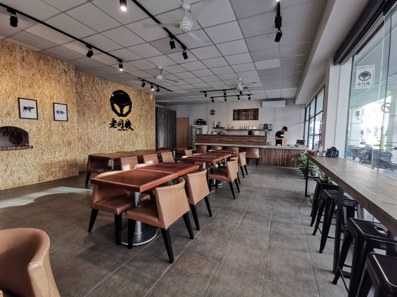 跳躍的宅男 - [花蓮美食]老司機創意三明治-吐司烤得好酥脆 皮蛋肉鬆&馬鈴薯沙拉就是我的愛 花蓮早午餐 花蓮後火車站美食推薦 #VLOG