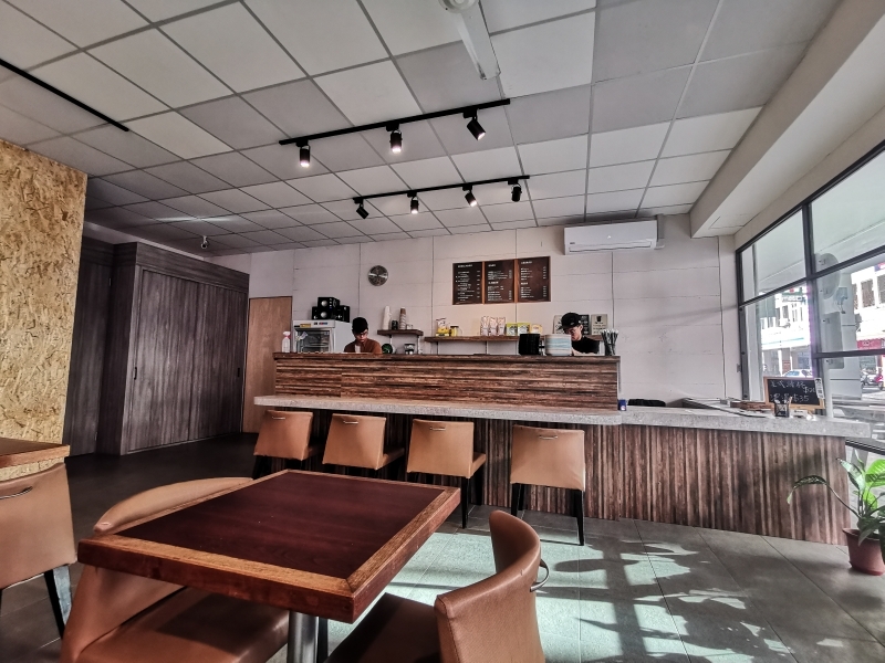 跳躍的宅男 - [花蓮美食]老司機創意三明治-吐司烤得好酥脆 皮蛋肉鬆&馬鈴薯沙拉就是我的愛 花蓮早午餐 花蓮後火車站美食推薦 #VLOG