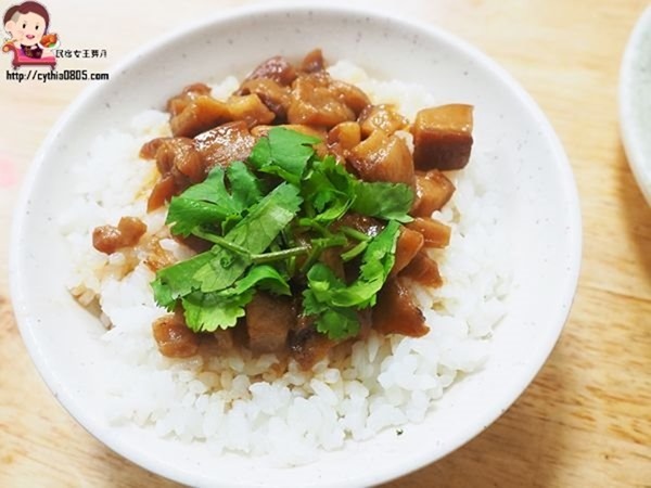 桃園大園美食-272榕樹下小吃店-低調不起眼小吃店,手切滷肉飯好好吃,用餐時間是客滿的啊!!! @民宿女王芽月-美食.旅遊.全台趴趴走