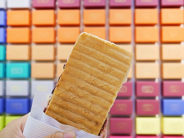 禮采芙：禮采芙-台北西門飲品  家樂福1樓繽紛網美店  以台灣在地茶葉搭配新鮮水果  還有超牽絲的巧巴達三明治  下午茶時間就來這邊報到吧