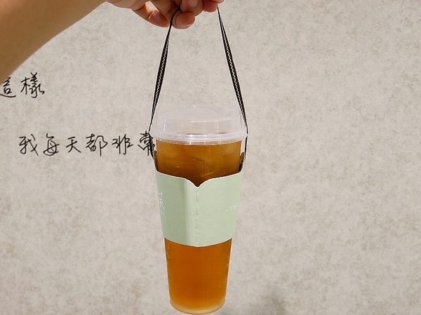 禮采芙：禮采芙-台北西門飲品  家樂福1樓繽紛網美店  以台灣在地茶葉搭配新鮮水果  還有超牽絲的巧巴達三明治  下午茶時間就來這邊報到吧