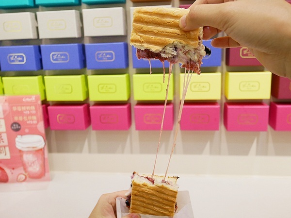 禮采芙：禮采芙-台北西門飲品  家樂福1樓繽紛網美店  以台灣在地茶葉搭配新鮮水果  還有超牽絲的巧巴達三明治  下午茶時間就來這邊報到吧