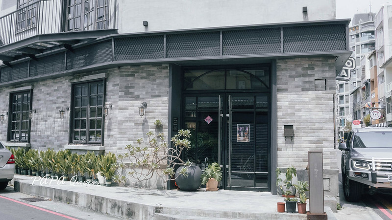 台中西區人氣甜點店！樂室鬆餅好拍又好吃，水果鬆餅超誘人。