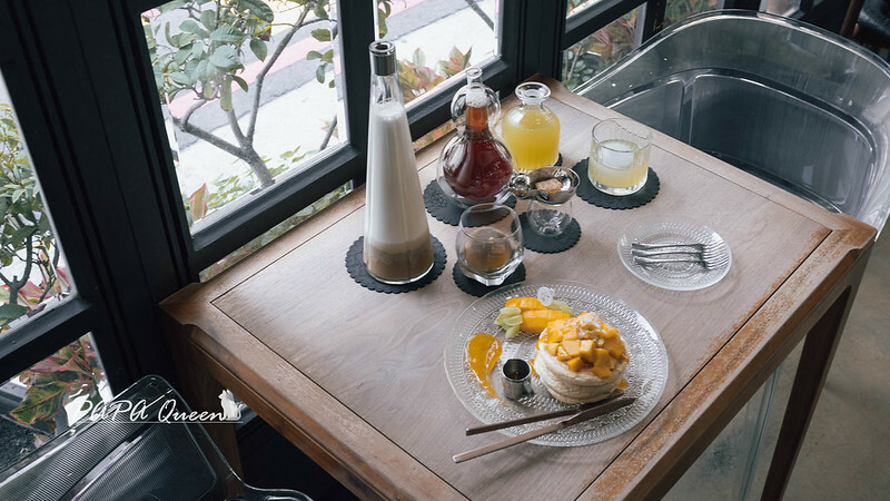 台中西區人氣甜點店！樂室鬆餅好拍又好吃，水果鬆餅超誘人。