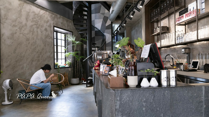 台中西區人氣甜點店！樂室鬆餅好拍又好吃，水果鬆餅超誘人。