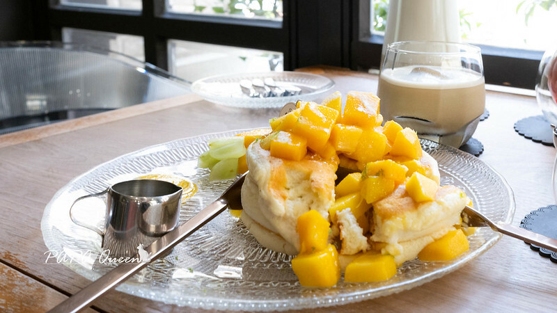 台中西區人氣甜點店！樂室鬆餅好拍又好吃，水果鬆餅超誘人。