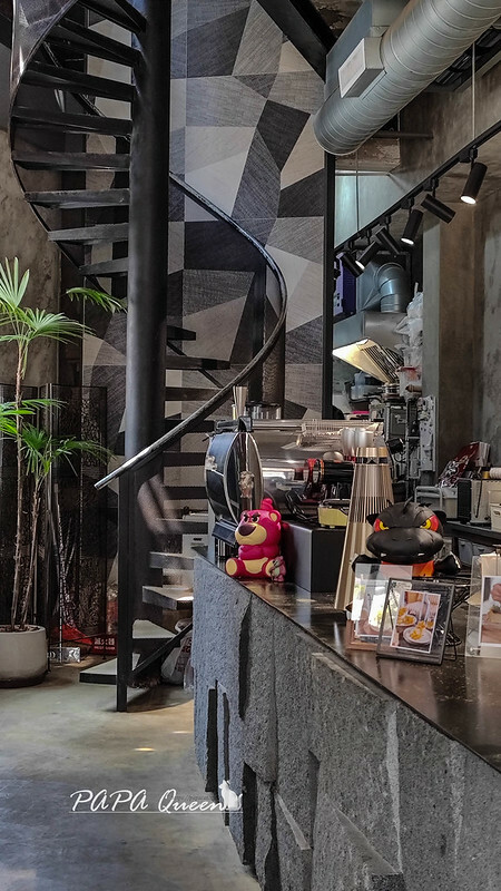 台中西區人氣甜點店！樂室鬆餅好拍又好吃，水果鬆餅超誘人。