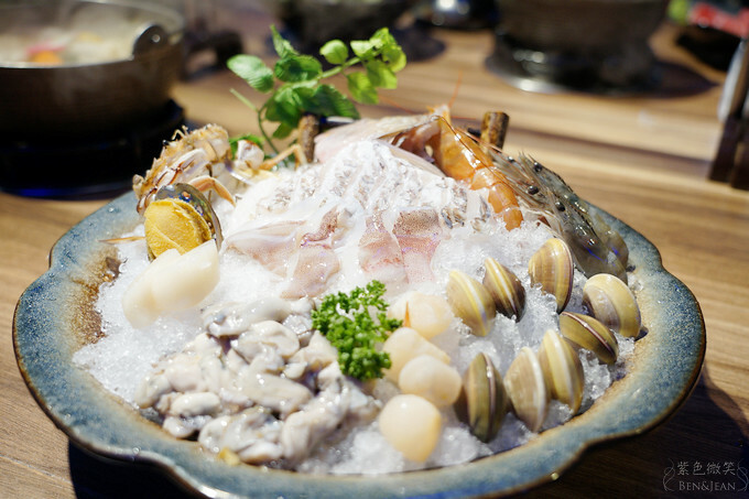宜蘭縣五結鄉馬紹爾魚鍋》新鮮魚鍋名不虛傳，雙人豪華海陸套餐超鮮