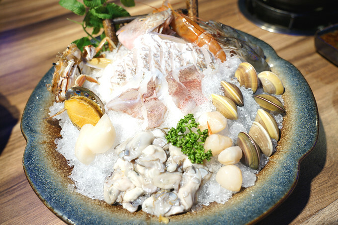 宜蘭縣五結鄉馬紹爾魚鍋》新鮮魚鍋名不虛傳，雙人豪華海陸套餐超鮮