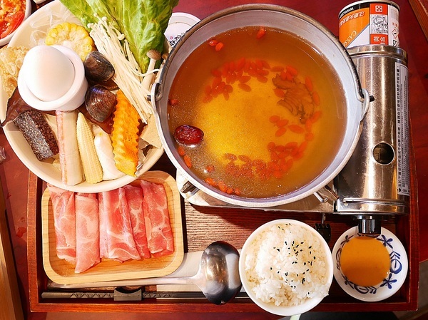 樂食府 人文茶食館:樂食府-南投埔里簡餐鍋物 假日到山上踏青郊遊後很值得拜訪的聚餐餐廳 鄰近地母廟、18度C巧克力