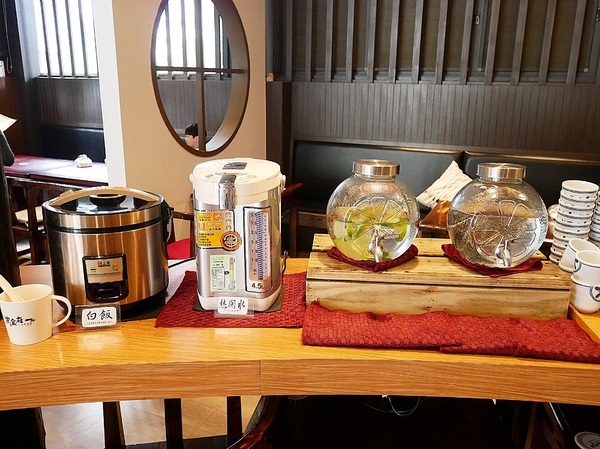 樂食府 人文茶食館:樂食府-南投埔里簡餐鍋物 假日到山上踏青郊遊後很值得拜訪的聚餐餐廳 鄰近地母廟、18度C巧克力