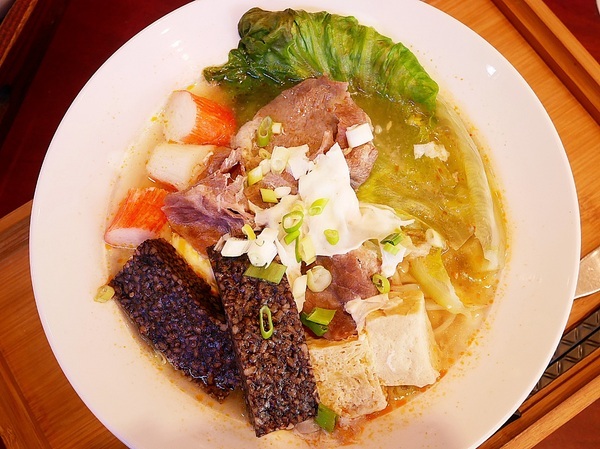 樂食府 人文茶食館:樂食府-南投埔里簡餐鍋物 假日到山上踏青郊遊後很值得拜訪的聚餐餐廳 鄰近地母廟、18度C巧克力