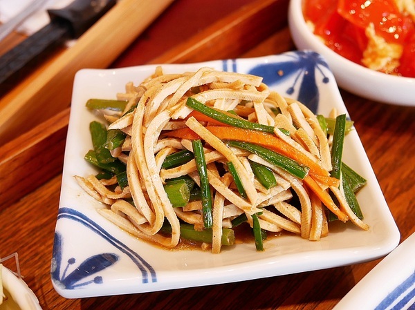 樂食府 人文茶食館:樂食府-南投埔里簡餐鍋物 假日到山上踏青郊遊後很值得拜訪的聚餐餐廳 鄰近地母廟、18度C巧克力