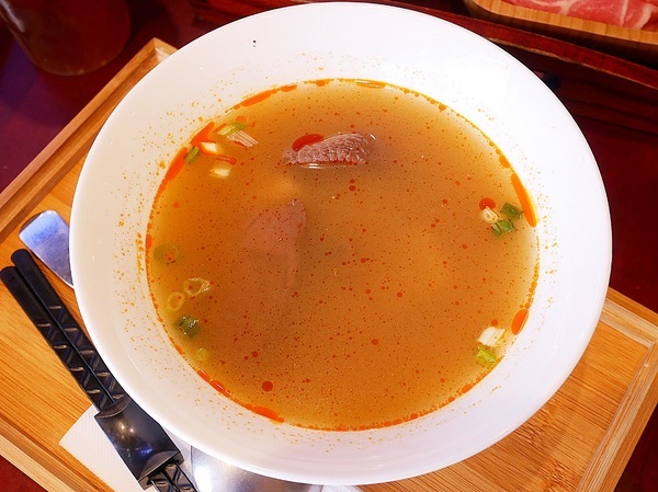 樂食府 人文茶食館:樂食府-南投埔里簡餐鍋物 假日到山上踏青郊遊後很值得拜訪的聚餐餐廳 鄰近地母廟、18度C巧克力