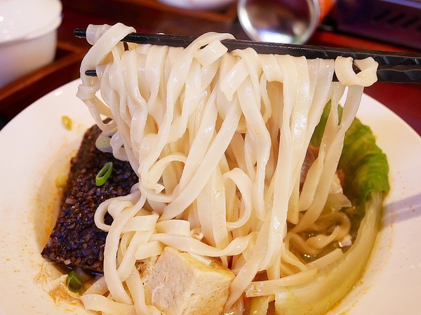 樂食府 人文茶食館:樂食府-南投埔里簡餐鍋物 假日到山上踏青郊遊後很值得拜訪的聚餐餐廳 鄰近地母廟、18度C巧克力