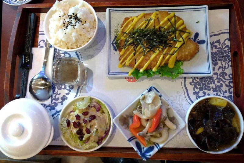 南投埔里聚餐餐廳~樂食府人文茶食館.簡餐鍋物,家人.朋友聚餐好地方!