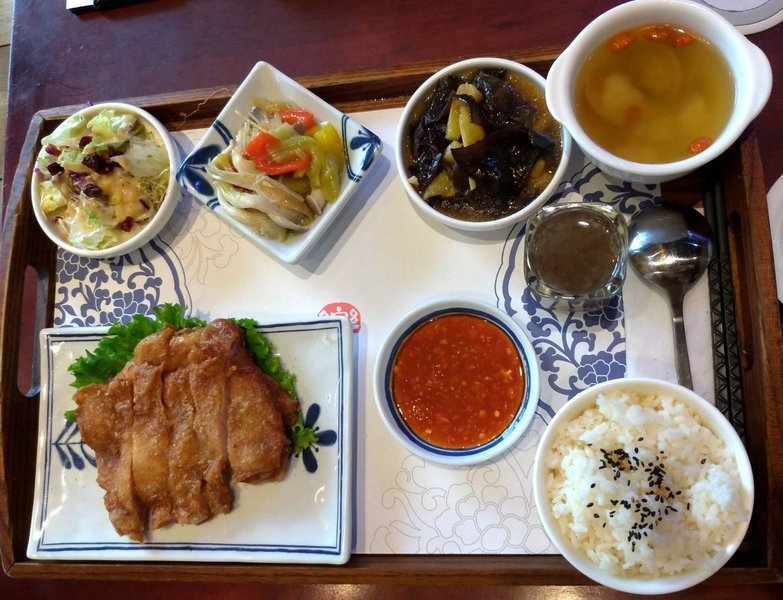 南投埔里聚餐餐廳~樂食府人文茶食館.簡餐鍋物,家人.朋友聚餐好地方!