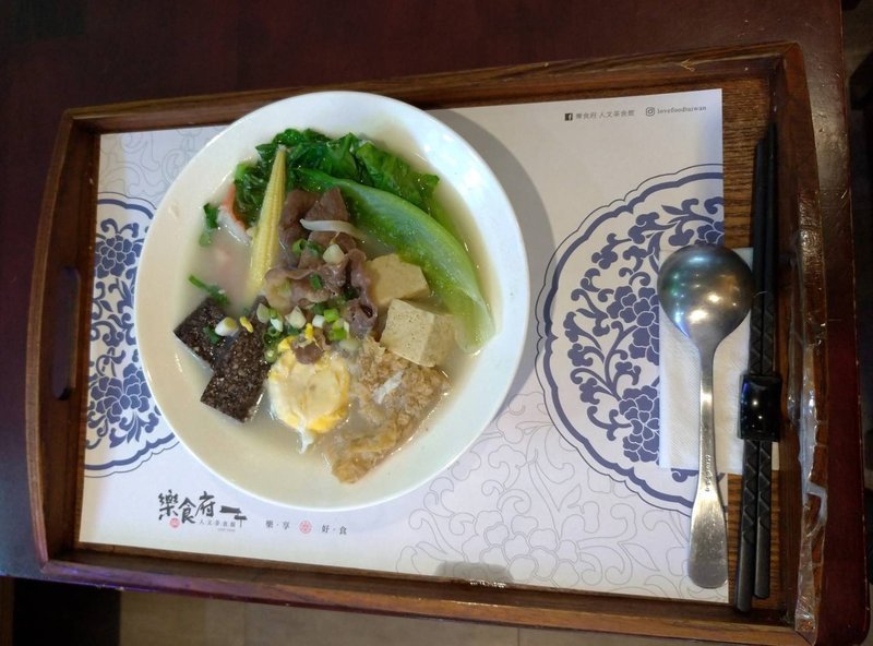 南投埔里聚餐餐廳~樂食府人文茶食館.簡餐鍋物,家人.朋友聚餐好地方!