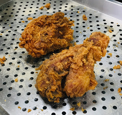 [台南美食] 那只雞台南中華店｜金黃酥脆的炸物點心！扛霸雞腿、三節翅、香汁雞腿排、薯條、摩札芝士條、洋蔥圈、卡樂洋芋片、地瓜球、拔絲起司球、小芋球、芋泥QQ卷...徹底滿足午後嘴饞的欲望！